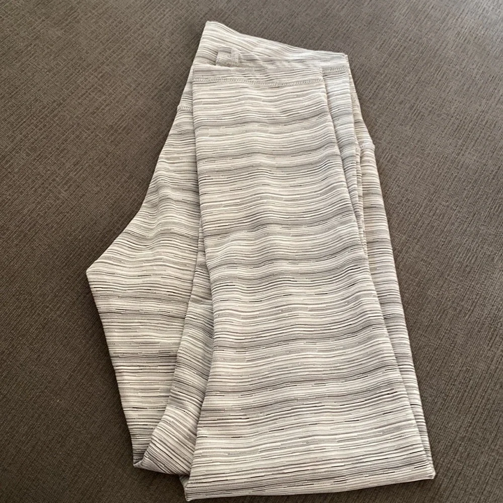 Lululemon leggings crop pants size 6 - Picture 1 of 2